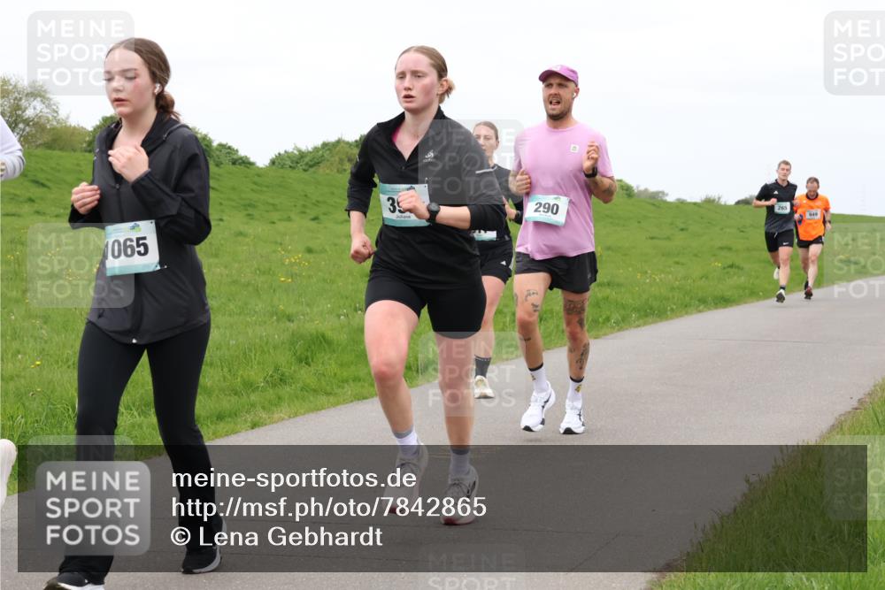 04.05.2025 - 8. Wedeler Halbmarathon Lena Gebhardt http://msf.ph/oto/7842865 04.05.2025 11:28:23 Laufen  meine-sportfotos.de
