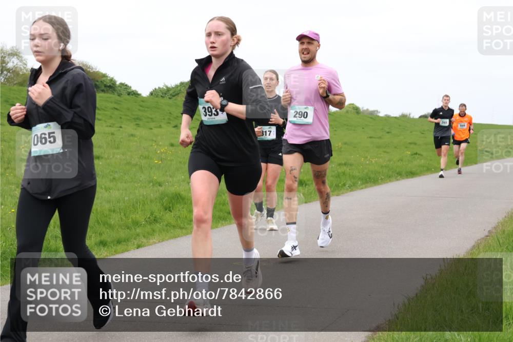 04.05.2025 - 8. Wedeler Halbmarathon Lena Gebhardt http://msf.ph/oto/7842866 04.05.2025 11:28:23 Laufen  meine-sportfotos.de