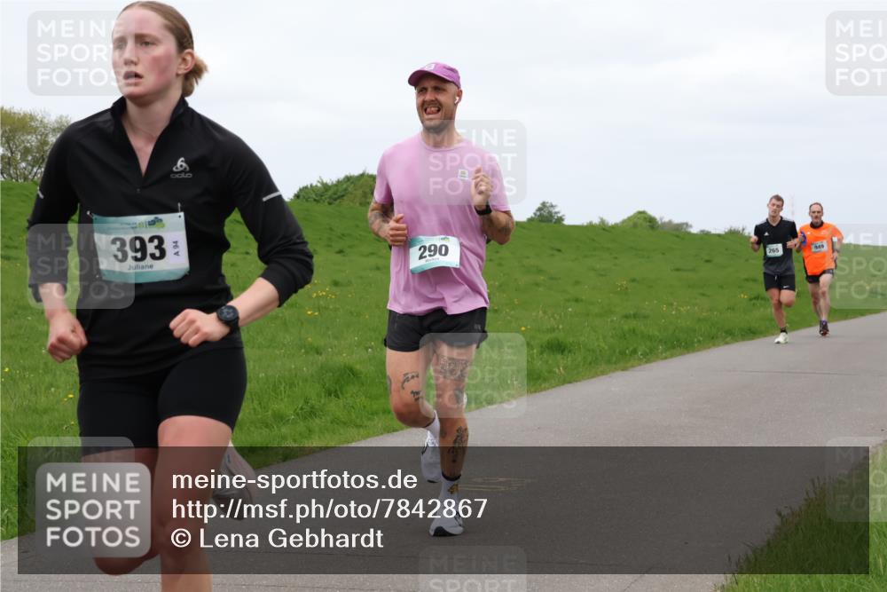 04.05.2025 - 8. Wedeler Halbmarathon Lena Gebhardt http://msf.ph/oto/7842867 04.05.2025 11:28:24 Laufen  meine-sportfotos.de