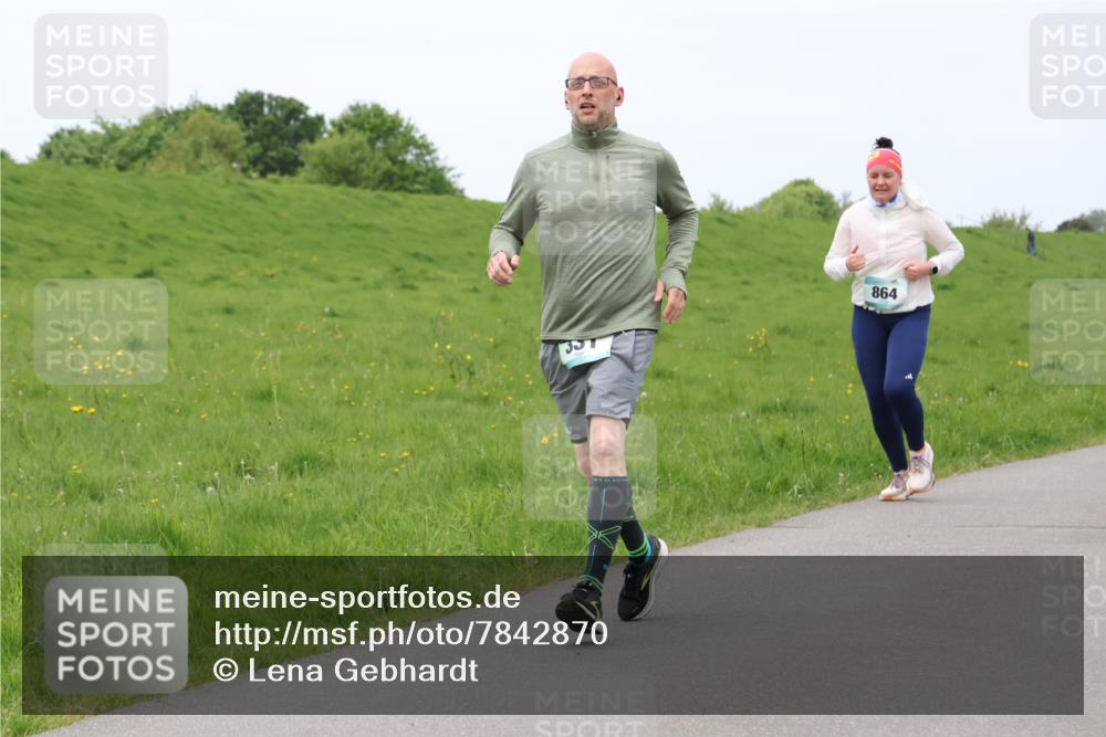 04.05.2025 - 8. Wedeler Halbmarathon Lena Gebhardt http://msf.ph/oto/7842870 04.05.2025 11:29:35 Laufen  meine-sportfotos.de