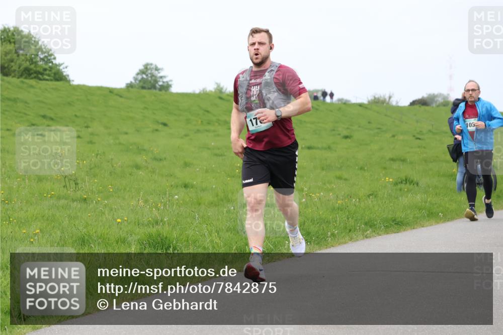 04.05.2025 - 8. Wedeler Halbmarathon Lena Gebhardt http://msf.ph/oto/7842875 04.05.2025 11:29:46 Laufen  meine-sportfotos.de