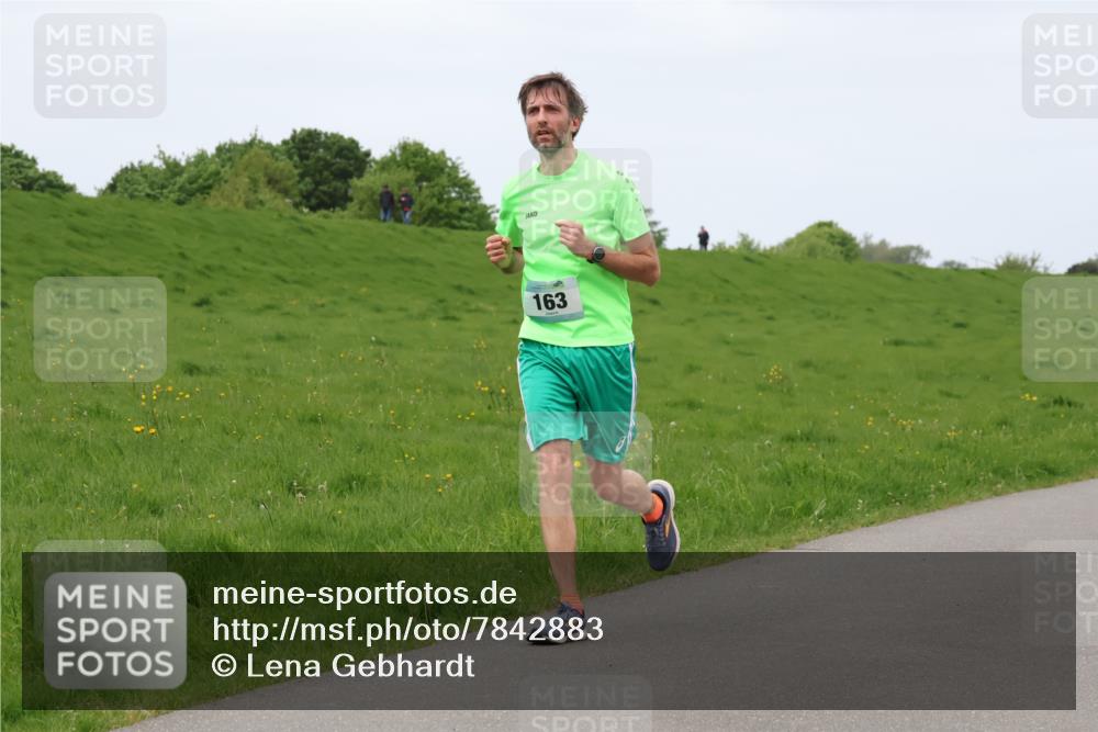 04.05.2025 - 8. Wedeler Halbmarathon Lena Gebhardt http://msf.ph/oto/7842883 04.05.2025 11:31:03 Laufen  meine-sportfotos.de