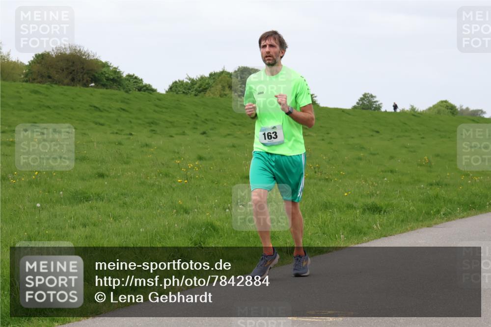 04.05.2025 - 8. Wedeler Halbmarathon Lena Gebhardt http://msf.ph/oto/7842884 04.05.2025 11:31:04 Laufen  meine-sportfotos.de