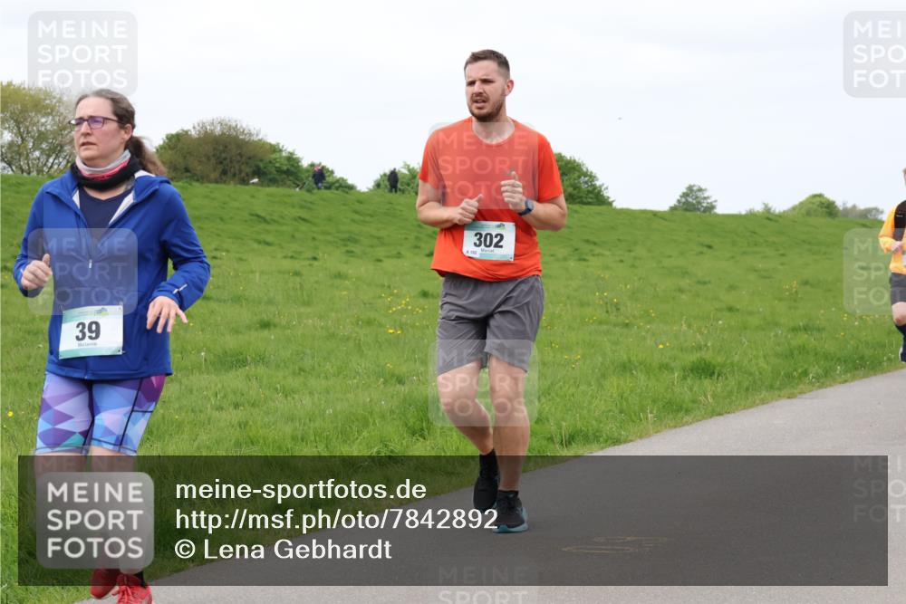 04.05.2025 - 8. Wedeler Halbmarathon Lena Gebhardt http://msf.ph/oto/7842892 04.05.2025 11:32:25 Laufen  meine-sportfotos.de