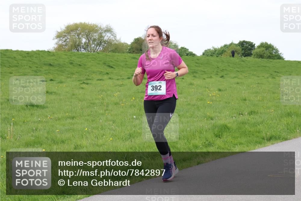 04.05.2025 - 8. Wedeler Halbmarathon Lena Gebhardt http://msf.ph/oto/7842897 04.05.2025 11:32:34 Laufen  meine-sportfotos.de