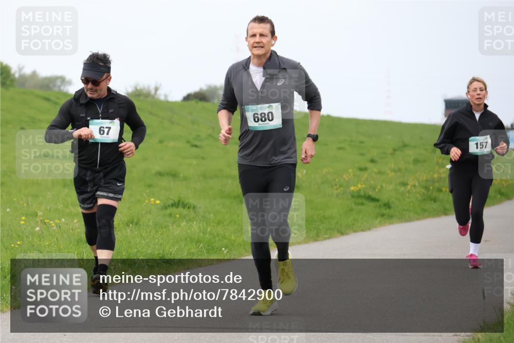 04.05.2025 - 8. Wedeler Halbmarathon Lena Gebhardt http://msf.ph/oto/7842900 04.05.2025 11:32:37 Laufen  meine-sportfotos.de