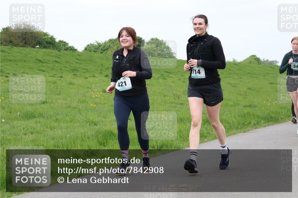04.05.2025 - 8. Wedeler Halbmarathon Lena Gebhardt http://msf.ph/oto/7842908 04.05.2025 11:33:04 Laufen  meine-sportfotos.de