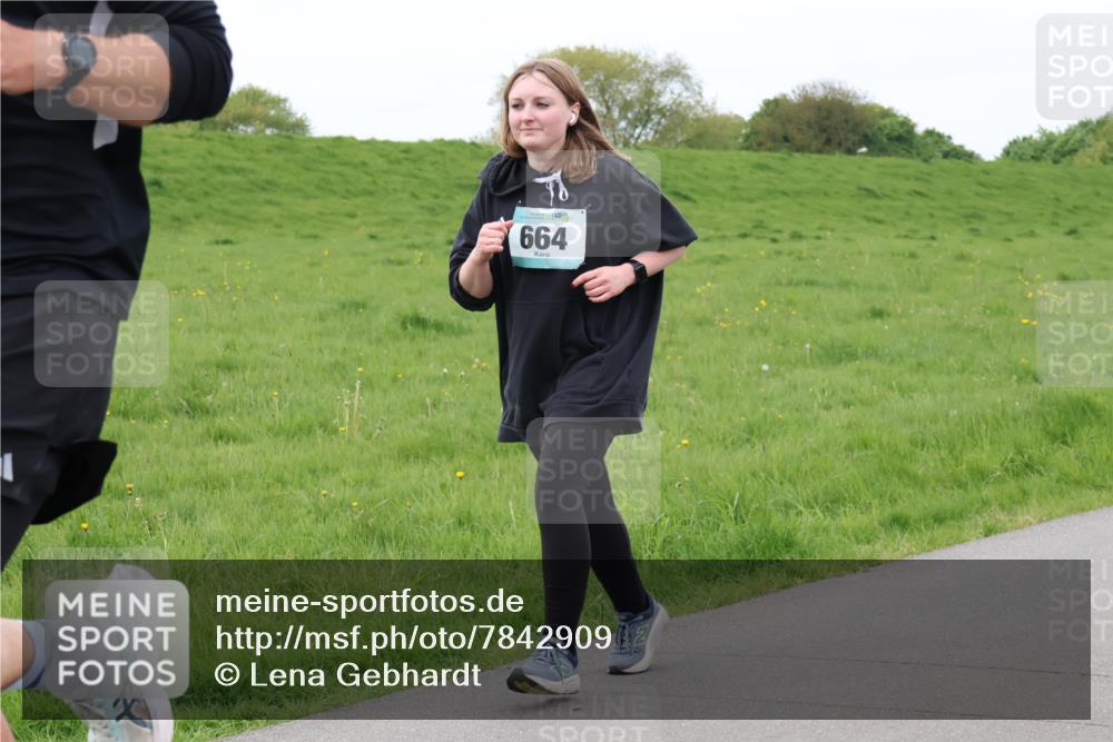 04.05.2025 - 8. Wedeler Halbmarathon Lena Gebhardt http://msf.ph/oto/7842909 04.05.2025 11:33:11 Laufen  meine-sportfotos.de