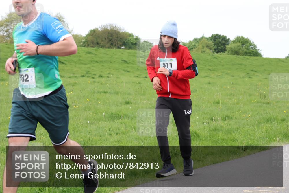 04.05.2025 - 8. Wedeler Halbmarathon Lena Gebhardt http://msf.ph/oto/7842913 04.05.2025 11:33:39 Laufen  meine-sportfotos.de