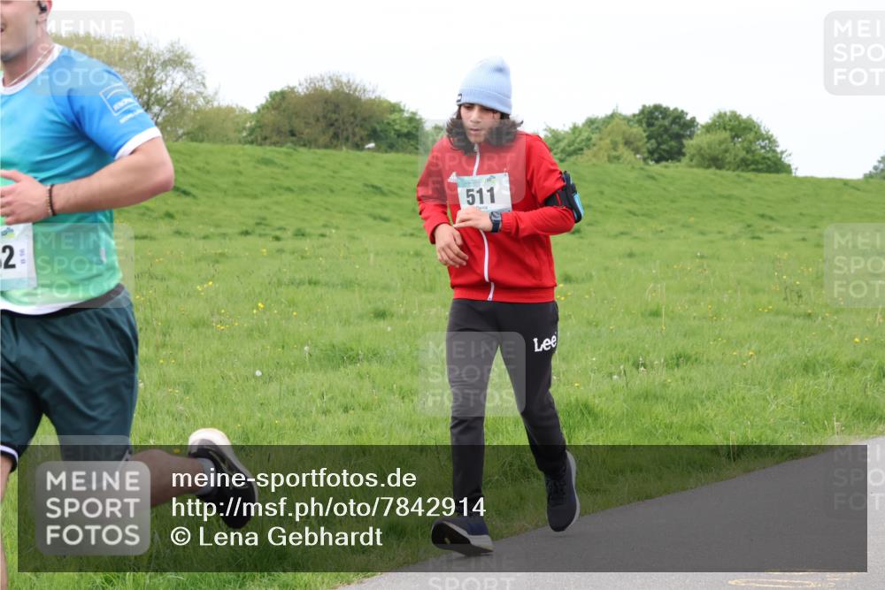04.05.2025 - 8. Wedeler Halbmarathon Lena Gebhardt http://msf.ph/oto/7842914 04.05.2025 11:33:39 Laufen  meine-sportfotos.de
