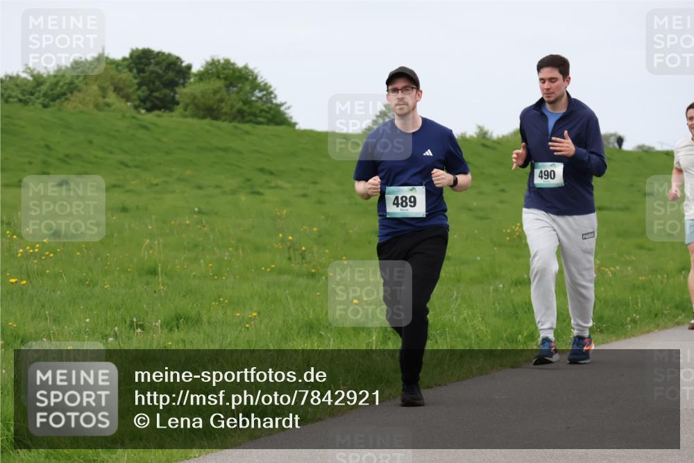04.05.2025 - 8. Wedeler Halbmarathon Lena Gebhardt http://msf.ph/oto/7842921 04.05.2025 11:34:16 Laufen  meine-sportfotos.de