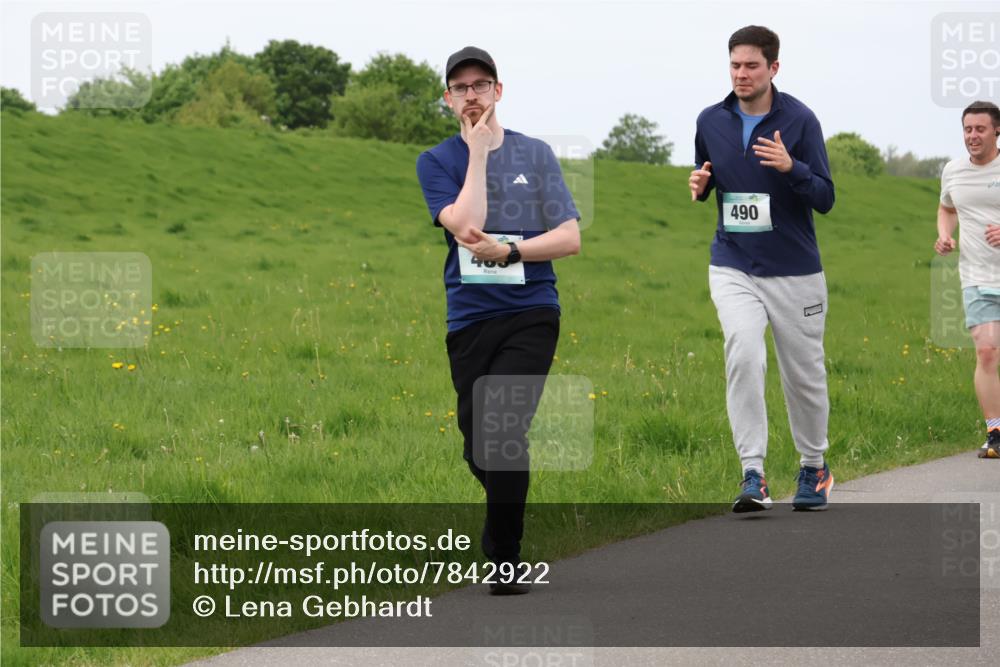 04.05.2025 - 8. Wedeler Halbmarathon Lena Gebhardt http://msf.ph/oto/7842922 04.05.2025 11:34:17 Laufen  meine-sportfotos.de