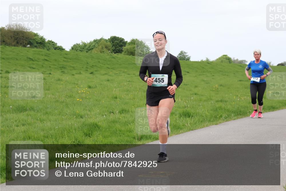 04.05.2025 - 8. Wedeler Halbmarathon Lena Gebhardt http://msf.ph/oto/7842925 04.05.2025 11:34:22 Laufen  meine-sportfotos.de
