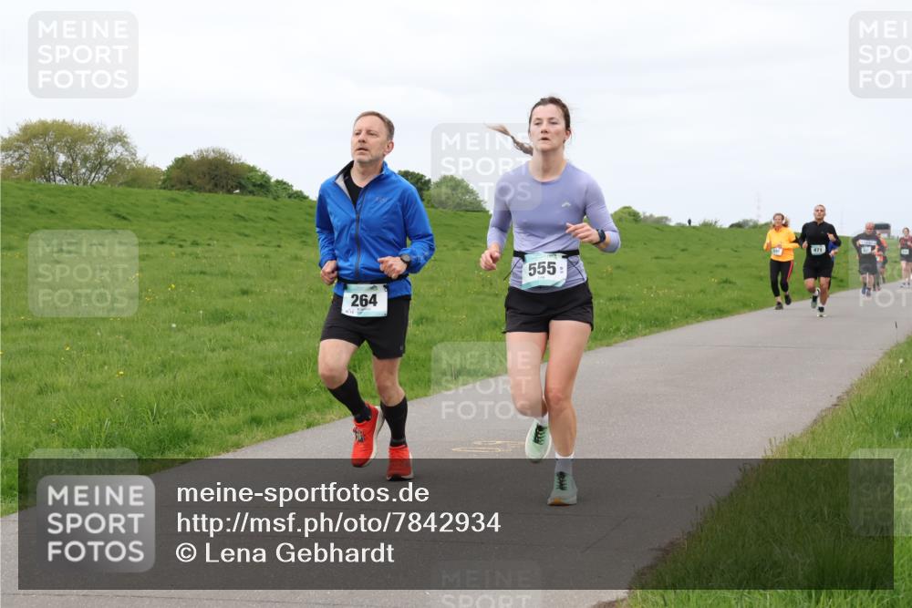 04.05.2025 - 8. Wedeler Halbmarathon Lena Gebhardt http://msf.ph/oto/7842934 04.05.2025 11:34:30 Laufen  meine-sportfotos.de