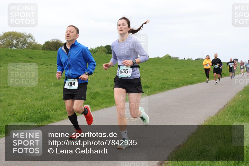 04.05.2025 - 8. Wedeler Halbmarathon Lena Gebhardt http://msf.ph/oto/7842935 04.05.2025 11:34:30 Laufen  meine-sportfotos.de