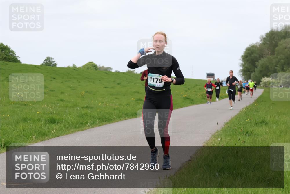 04.05.2025 - 8. Wedeler Halbmarathon Lena Gebhardt http://msf.ph/oto/7842950 04.05.2025 11:35:50 Laufen  meine-sportfotos.de