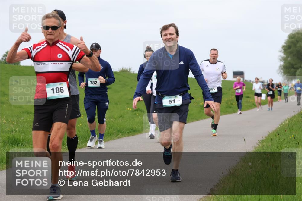 04.05.2025 - 8. Wedeler Halbmarathon Lena Gebhardt http://msf.ph/oto/7842953 04.05.2025 11:37:08 Laufen  meine-sportfotos.de
