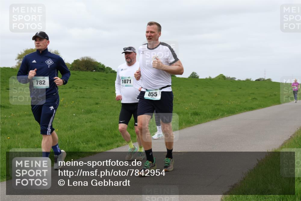 04.05.2025 - 8. Wedeler Halbmarathon Lena Gebhardt http://msf.ph/oto/7842954 04.05.2025 11:37:14 Laufen  meine-sportfotos.de