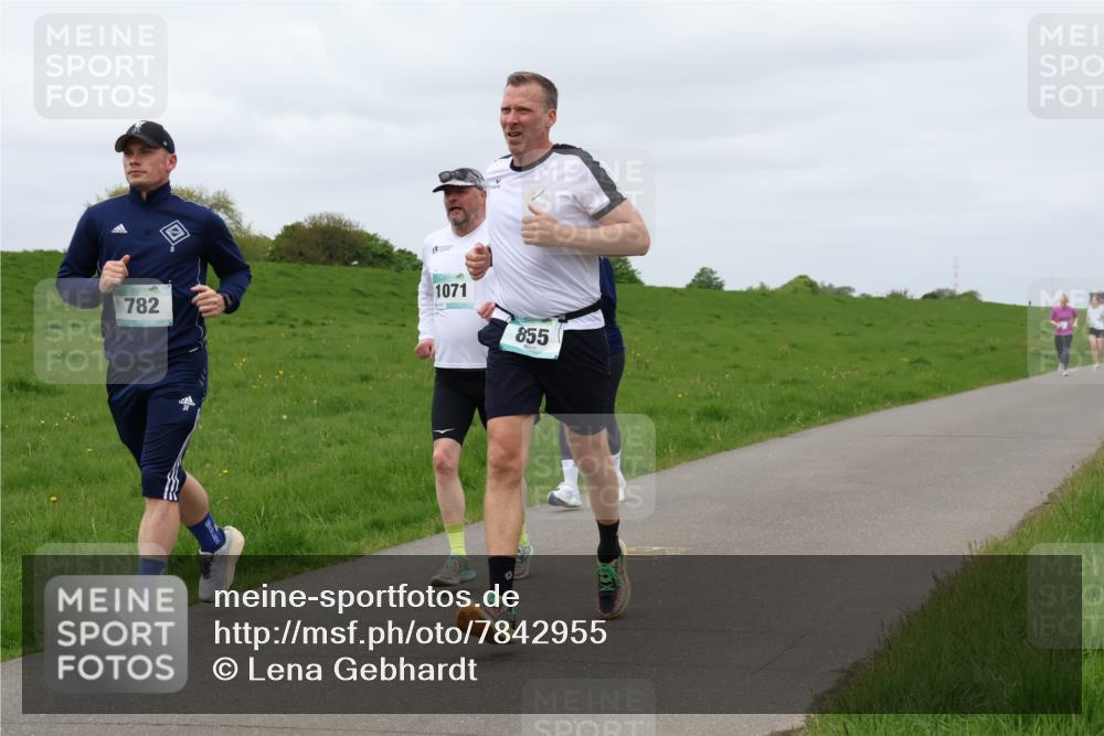 04.05.2025 - 8. Wedeler Halbmarathon Lena Gebhardt http://msf.ph/oto/7842955 04.05.2025 11:37:14 Laufen  meine-sportfotos.de