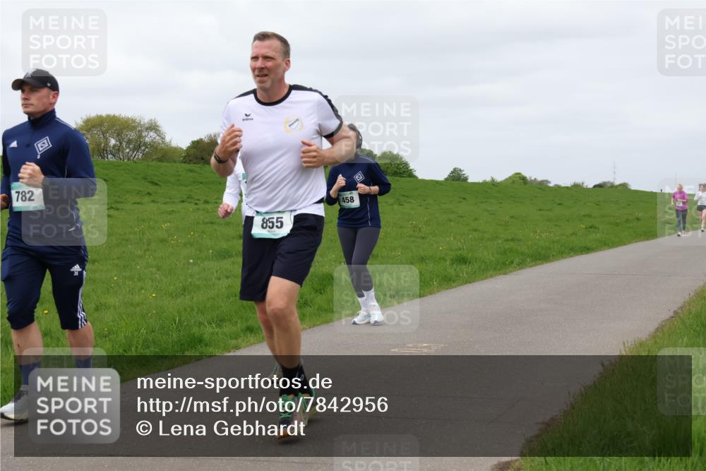 04.05.2025 - 8. Wedeler Halbmarathon Lena Gebhardt http://msf.ph/oto/7842956 04.05.2025 11:37:14 Laufen  meine-sportfotos.de