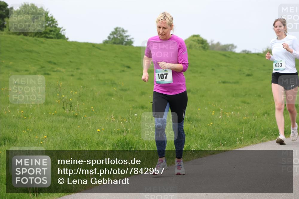 04.05.2025 - 8. Wedeler Halbmarathon Lena Gebhardt http://msf.ph/oto/7842957 04.05.2025 11:37:25 Laufen  meine-sportfotos.de