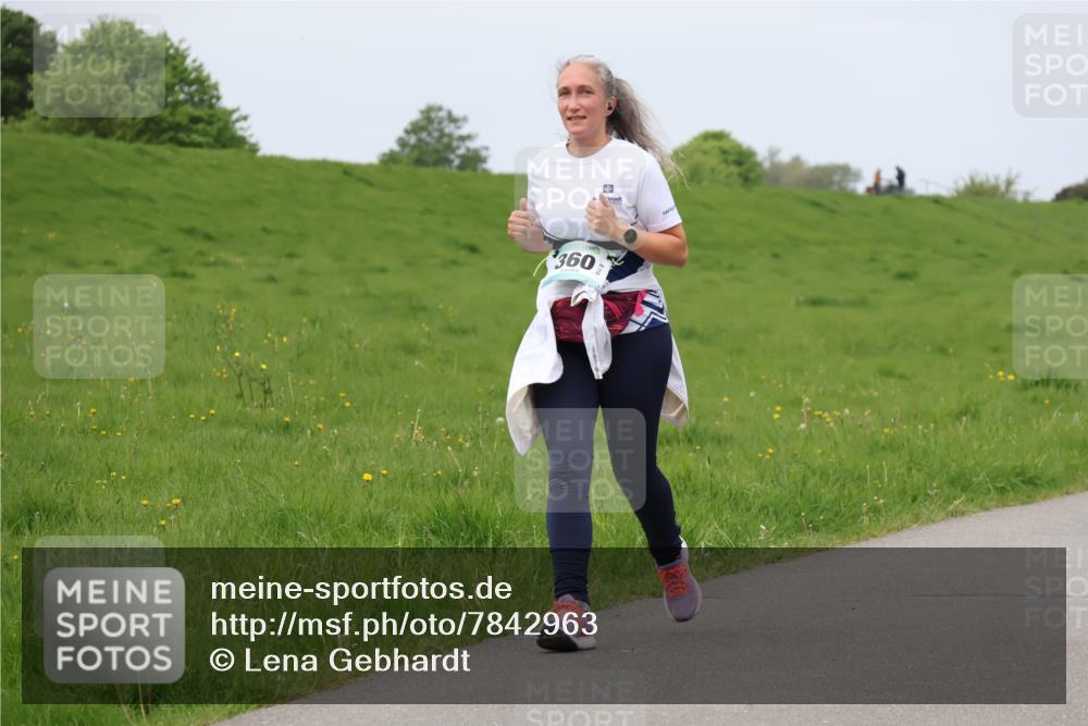 04.05.2025 - 8. Wedeler Halbmarathon Lena Gebhardt http://msf.ph/oto/7842963 04.05.2025 11:38:47 Laufen  meine-sportfotos.de
