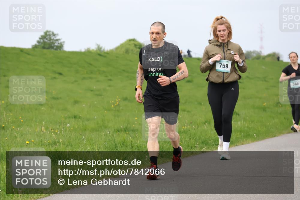 04.05.2025 - 8. Wedeler Halbmarathon Lena Gebhardt http://msf.ph/oto/7842966 04.05.2025 11:38:53 Laufen  meine-sportfotos.de