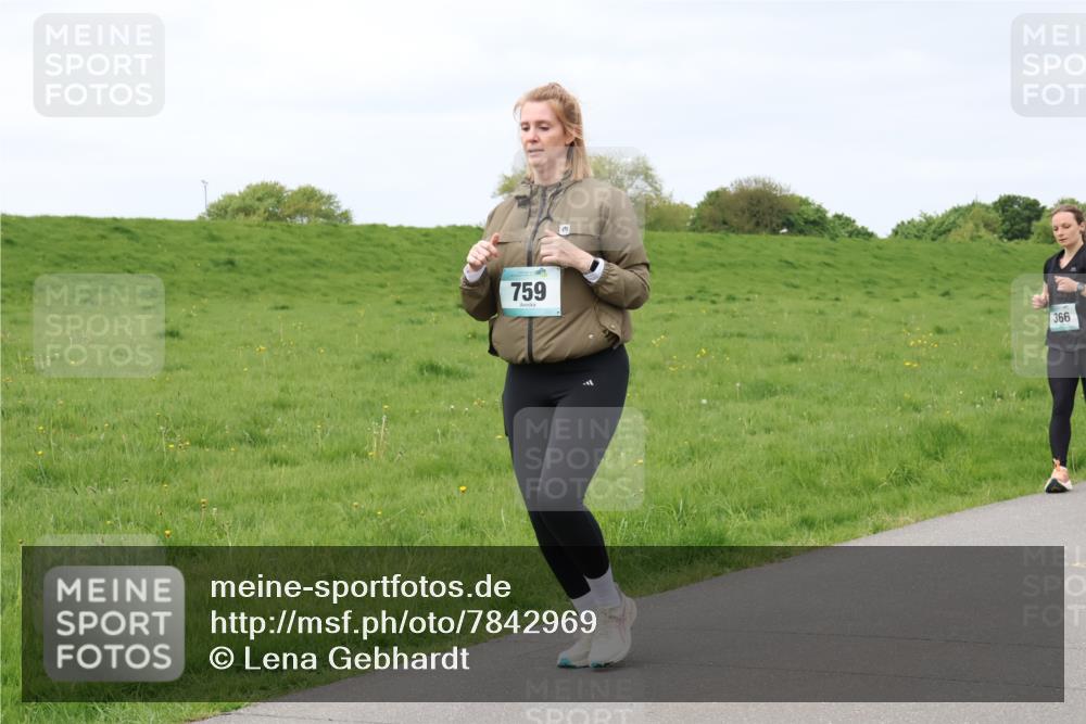 04.05.2025 - 8. Wedeler Halbmarathon Lena Gebhardt http://msf.ph/oto/7842969 04.05.2025 11:39:00 Laufen  meine-sportfotos.de