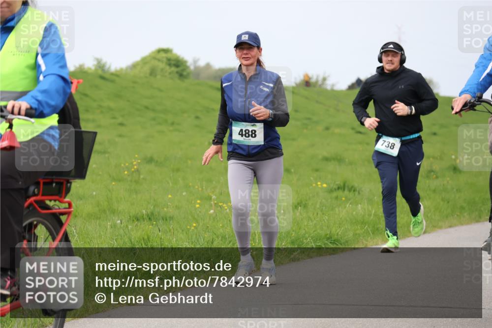 04.05.2025 - 8. Wedeler Halbmarathon Lena Gebhardt http://msf.ph/oto/7842974 04.05.2025 11:39:13 Laufen  meine-sportfotos.de