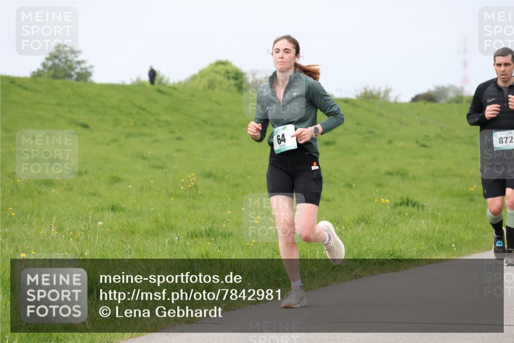04.05.2025 - 8. Wedeler Halbmarathon Lena Gebhardt http://msf.ph/oto/7842981 04.05.2025 11:41:15 Laufen  meine-sportfotos.de