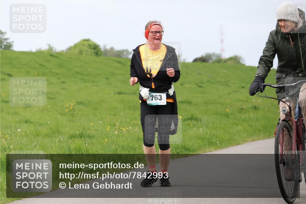 04.05.2025 - 8. Wedeler Halbmarathon Lena Gebhardt http://msf.ph/oto/7842993 04.05.2025 11:42:33 Laufen  meine-sportfotos.de