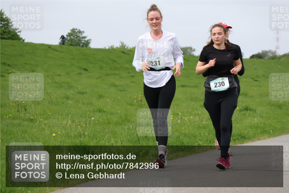 04.05.2025 - 8. Wedeler Halbmarathon Lena Gebhardt http://msf.ph/oto/7842996 04.05.2025 11:42:52 Laufen  meine-sportfotos.de