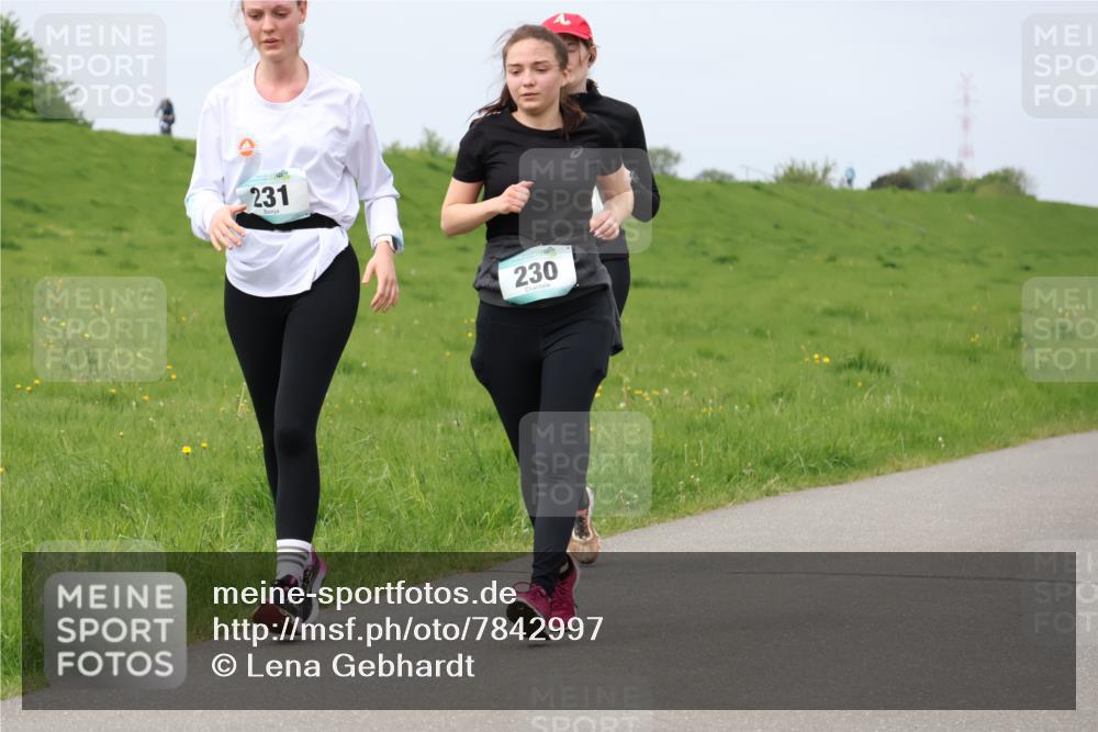 04.05.2025 - 8. Wedeler Halbmarathon Lena Gebhardt http://msf.ph/oto/7842997 04.05.2025 11:42:54 Laufen  meine-sportfotos.de