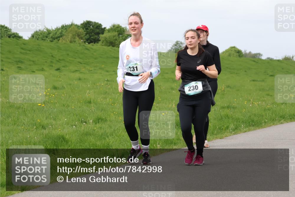 04.05.2025 - 8. Wedeler Halbmarathon Lena Gebhardt http://msf.ph/oto/7842998 04.05.2025 11:42:55 Laufen  meine-sportfotos.de