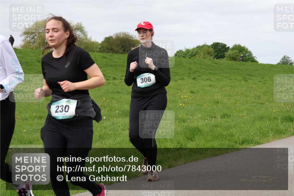 04.05.2025 - 8. Wedeler Halbmarathon Lena Gebhardt http://msf.ph/oto/7843000 04.05.2025 11:42:58 Laufen  meine-sportfotos.de
