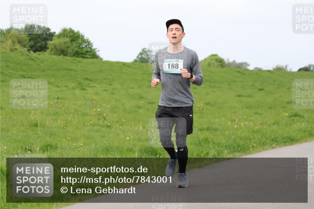 04.05.2025 - 8. Wedeler Halbmarathon Lena Gebhardt http://msf.ph/oto/7843001 04.05.2025 11:43:11 Laufen  meine-sportfotos.de