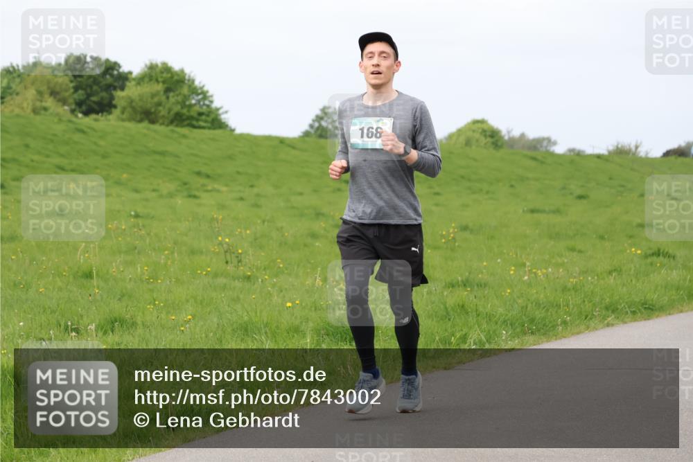 04.05.2025 - 8. Wedeler Halbmarathon Lena Gebhardt http://msf.ph/oto/7843002 04.05.2025 11:43:11 Laufen  meine-sportfotos.de