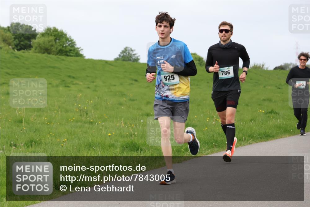 04.05.2025 - 8. Wedeler Halbmarathon Lena Gebhardt http://msf.ph/oto/7843005 04.05.2025 11:44:13 Laufen  meine-sportfotos.de