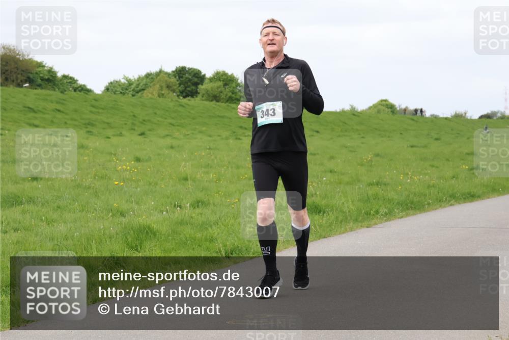 04.05.2025 - 8. Wedeler Halbmarathon Lena Gebhardt http://msf.ph/oto/7843007 04.05.2025 11:44:22 Laufen  meine-sportfotos.de