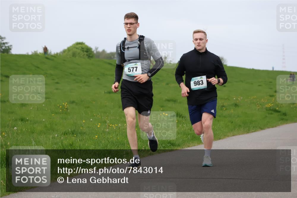 04.05.2025 - 8. Wedeler Halbmarathon Lena Gebhardt http://msf.ph/oto/7843014 04.05.2025 11:44:49 Laufen  meine-sportfotos.de