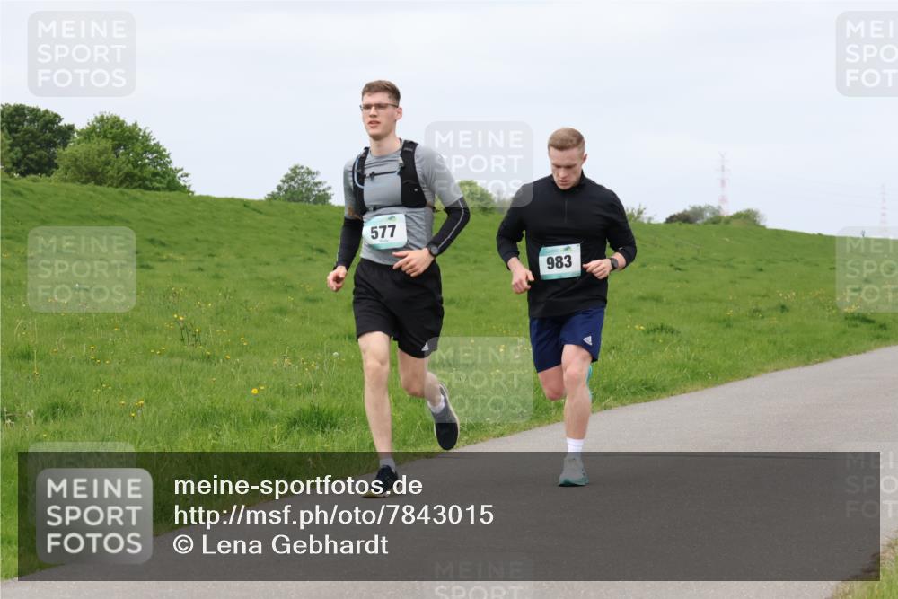 04.05.2025 - 8. Wedeler Halbmarathon Lena Gebhardt http://msf.ph/oto/7843015 04.05.2025 11:44:50 Laufen  meine-sportfotos.de