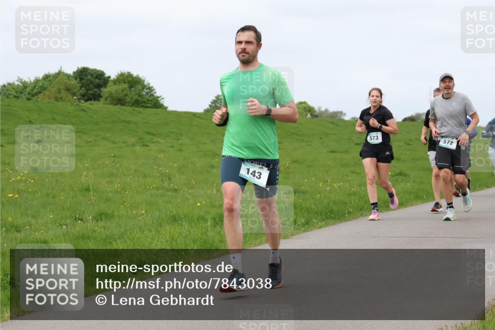 04.05.2025 - 8. Wedeler Halbmarathon Lena Gebhardt http://msf.ph/oto/7843038 04.05.2025 11:48:36 Laufen  meine-sportfotos.de