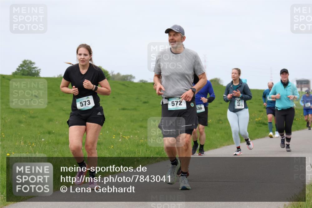 04.05.2025 - 8. Wedeler Halbmarathon Lena Gebhardt http://msf.ph/oto/7843041 04.05.2025 11:48:37 Laufen  meine-sportfotos.de