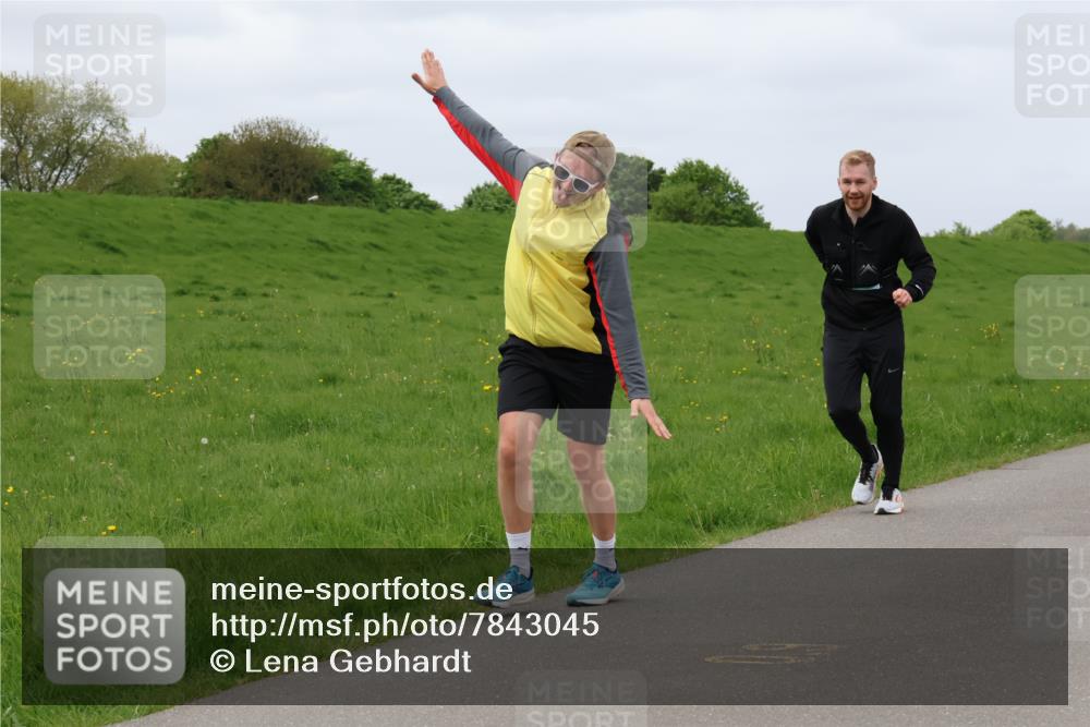 04.05.2025 - 8. Wedeler Halbmarathon Lena Gebhardt http://msf.ph/oto/7843045 04.05.2025 11:49:20 Laufen  meine-sportfotos.de