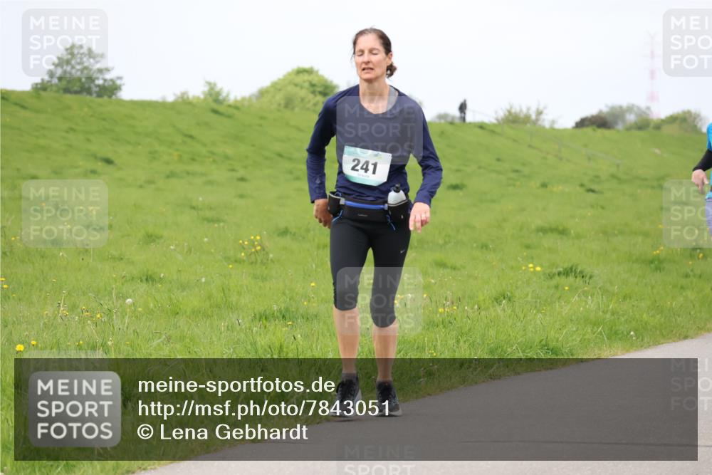 04.05.2025 - 8. Wedeler Halbmarathon Lena Gebhardt http://msf.ph/oto/7843051 04.05.2025 11:49:31 Laufen  meine-sportfotos.de