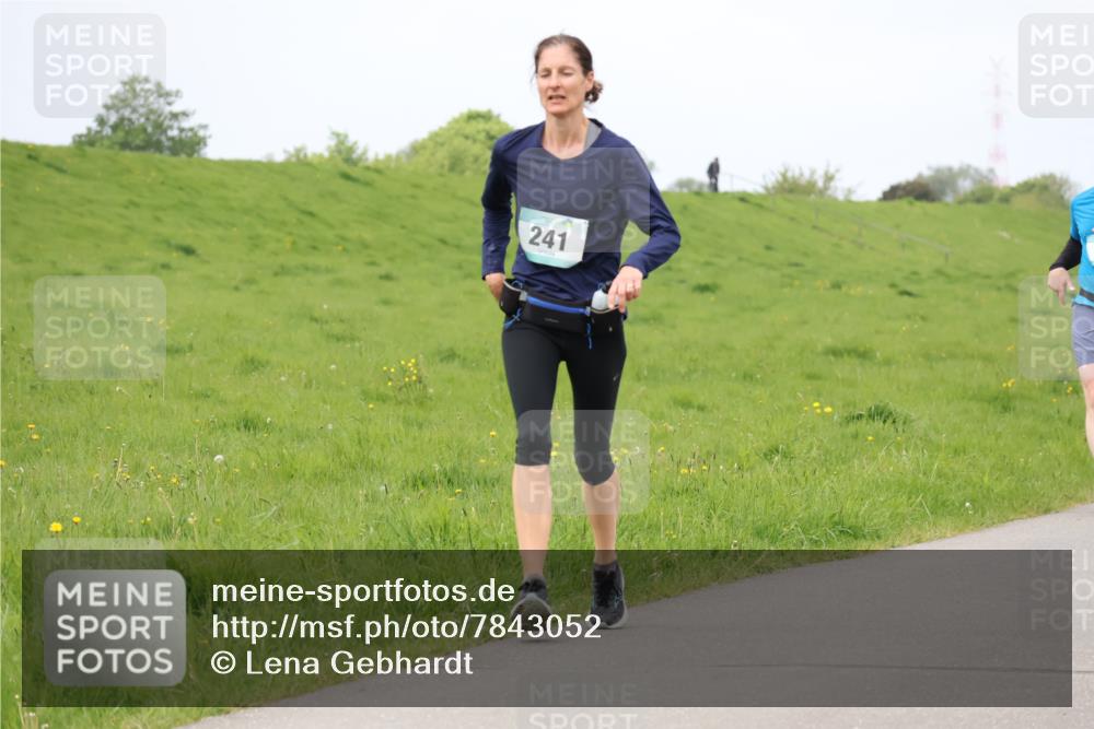 04.05.2025 - 8. Wedeler Halbmarathon Lena Gebhardt http://msf.ph/oto/7843052 04.05.2025 11:49:31 Laufen  meine-sportfotos.de