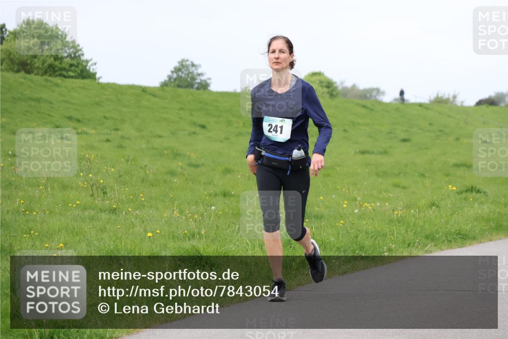 04.05.2025 - 8. Wedeler Halbmarathon Lena Gebhardt http://msf.ph/oto/7843054 04.05.2025 11:49:32 Laufen  meine-sportfotos.de