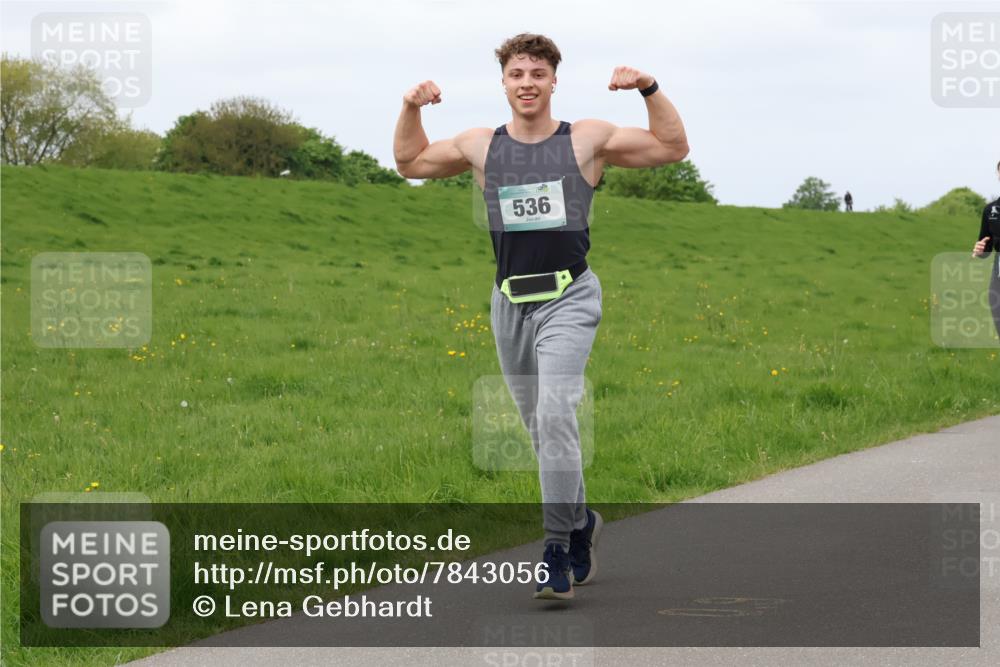 04.05.2025 - 8. Wedeler Halbmarathon Lena Gebhardt http://msf.ph/oto/7843056 04.05.2025 11:49:45 Laufen  meine-sportfotos.de