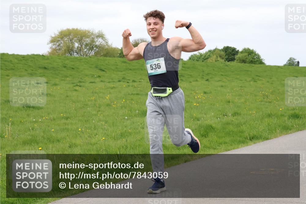 04.05.2025 - 8. Wedeler Halbmarathon Lena Gebhardt http://msf.ph/oto/7843059 04.05.2025 11:49:46 Laufen  meine-sportfotos.de
