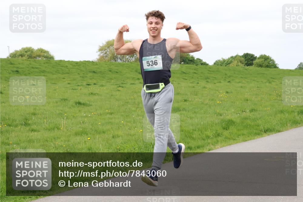 04.05.2025 - 8. Wedeler Halbmarathon Lena Gebhardt http://msf.ph/oto/7843060 04.05.2025 11:49:46 Laufen  meine-sportfotos.de
